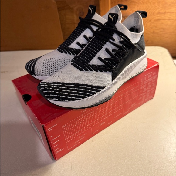 Puma Black and White Sneakers Athletic Design - Picture 1 of 6